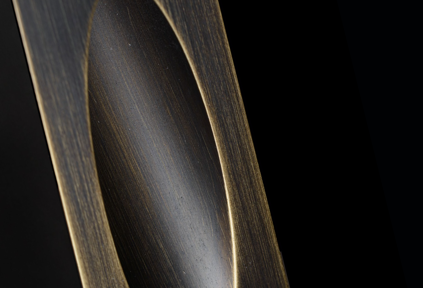 Unonovesette_Detail_Aged-Brass-2